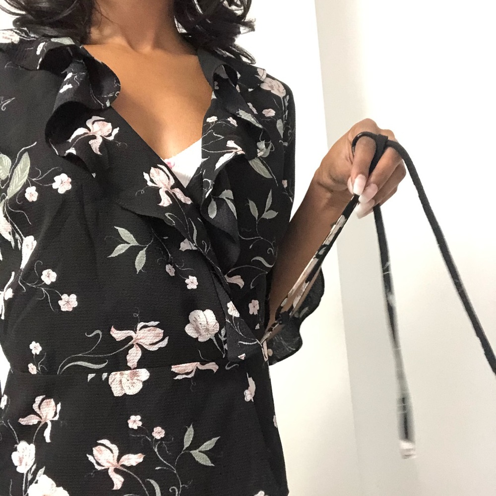 TIE UP BLOUSE - Picture 4 of 4